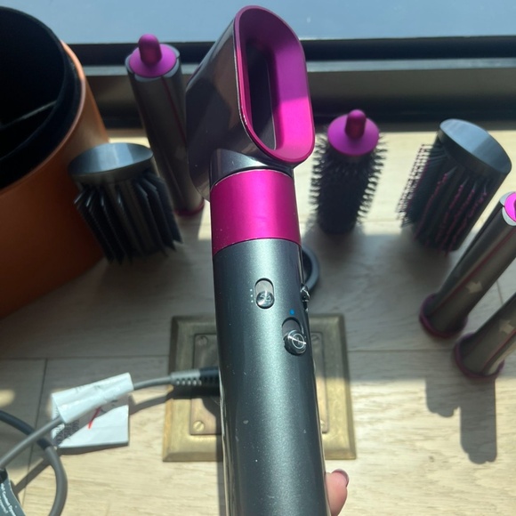 Dyson - Picture 3 of 5